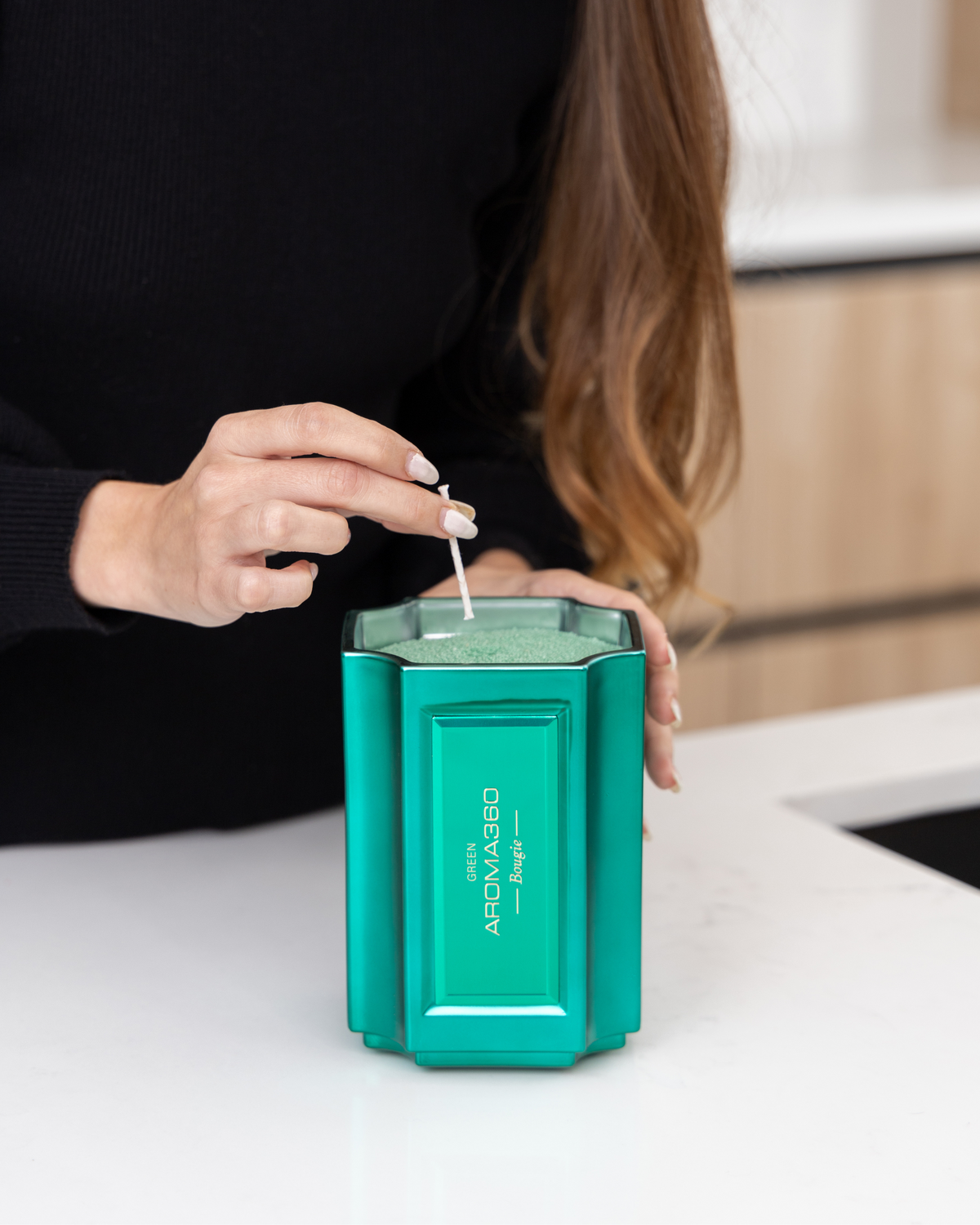 The Bougie Sand Wax Set features a 40oz scented sand wax, 30 candle wicks, and a stunning 33oz recyclable metallic vessel. Available in Blue, Red, Black, Green, and Purple scents, this eco-friendly, refillable candle set offers a sustainable and opulent ambiance.