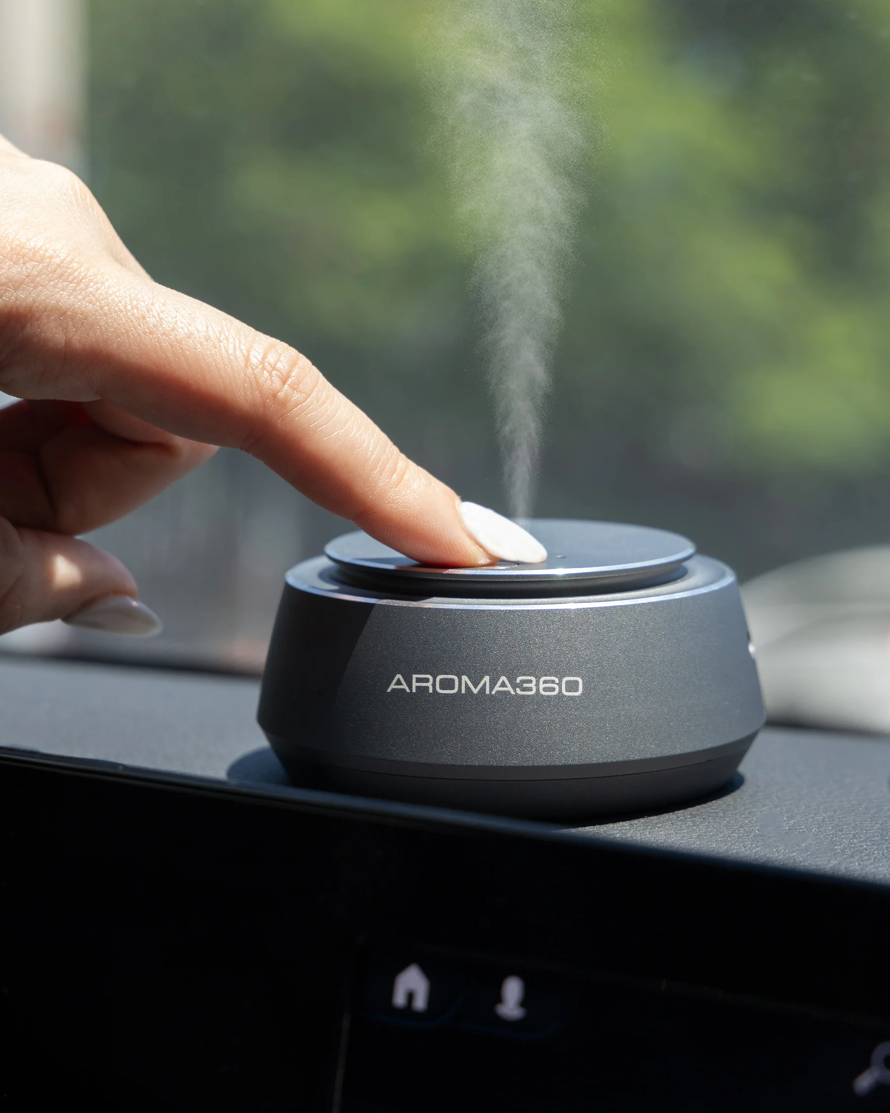 Smart Car Diffuser™ / Black — Free Diffuser
